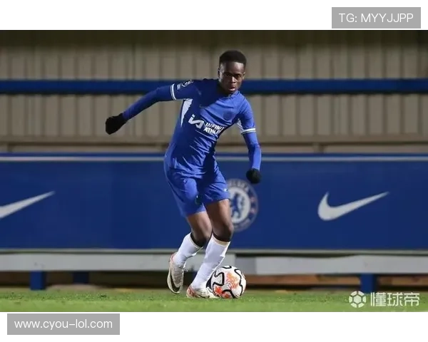 乔治足球生涯辉煌历程揭秘：从青训到国际舞台的崛起与挑战