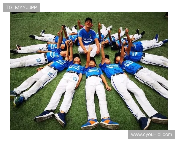 小球星足球梦：从青少年训练到职业赛场的成长之路