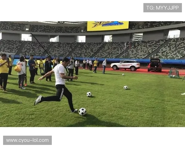 融合全球顶级足球球星实力打造全新足球时代引领未来挑战