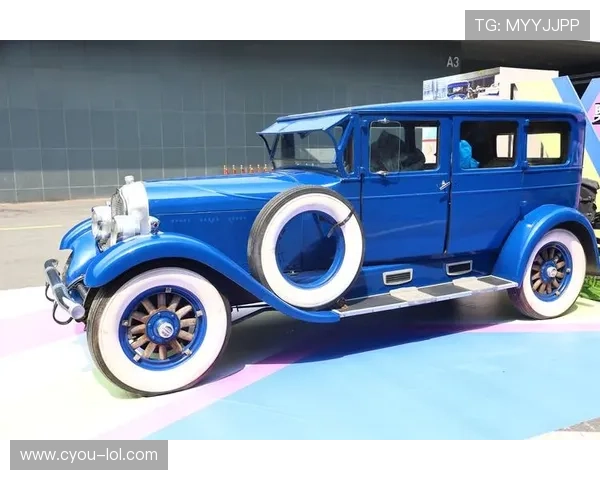 足球星车库：汇聚传奇足坛人物与经典座驾的时尚之旅